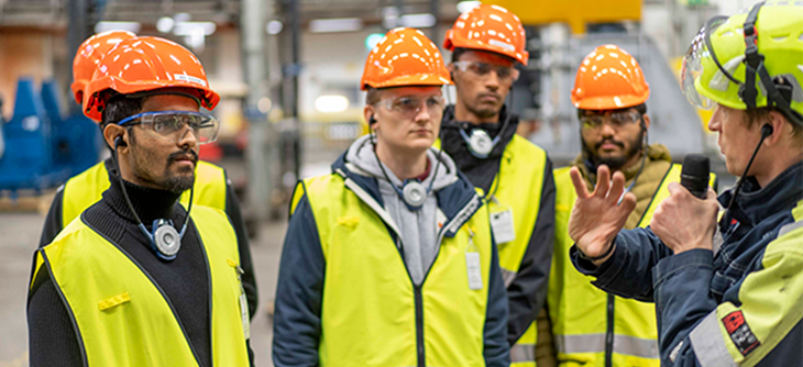 Gränges employee giving a facility tour to students.