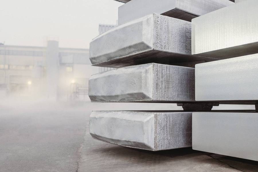 Aluminium billet and slab product.